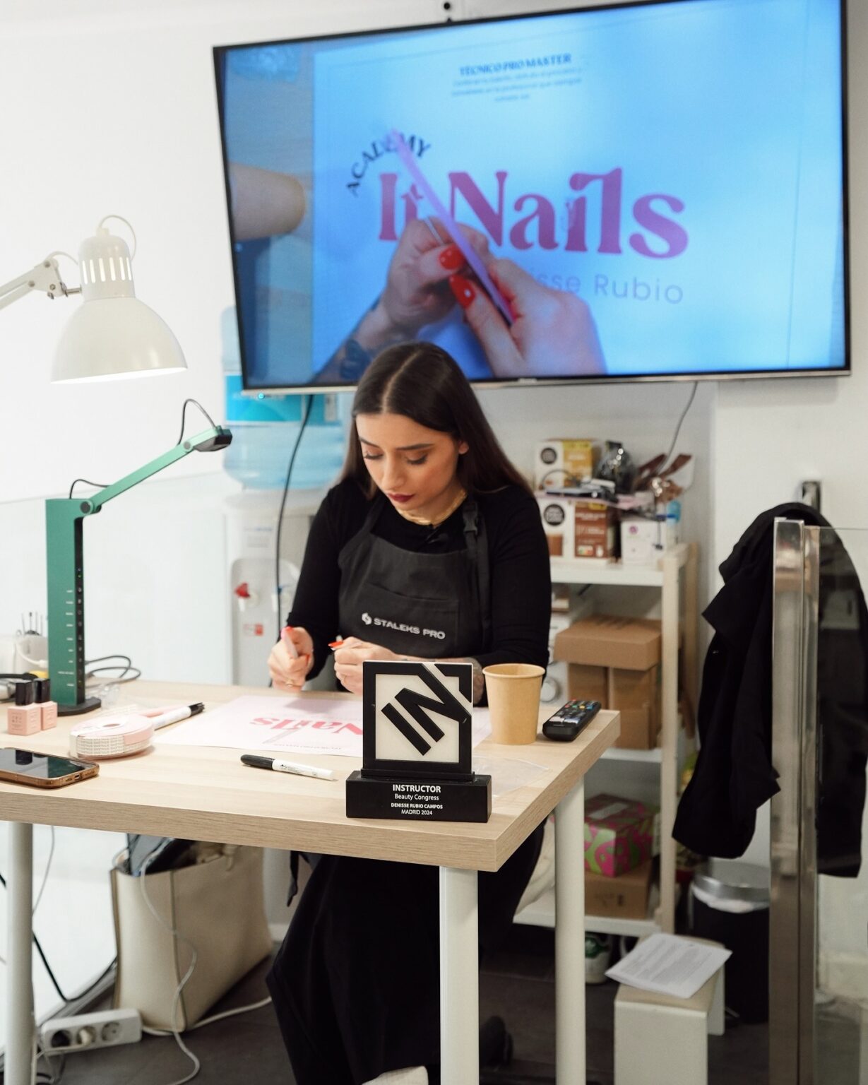 Formaciones de uñas y estética en Asturias para profesionales