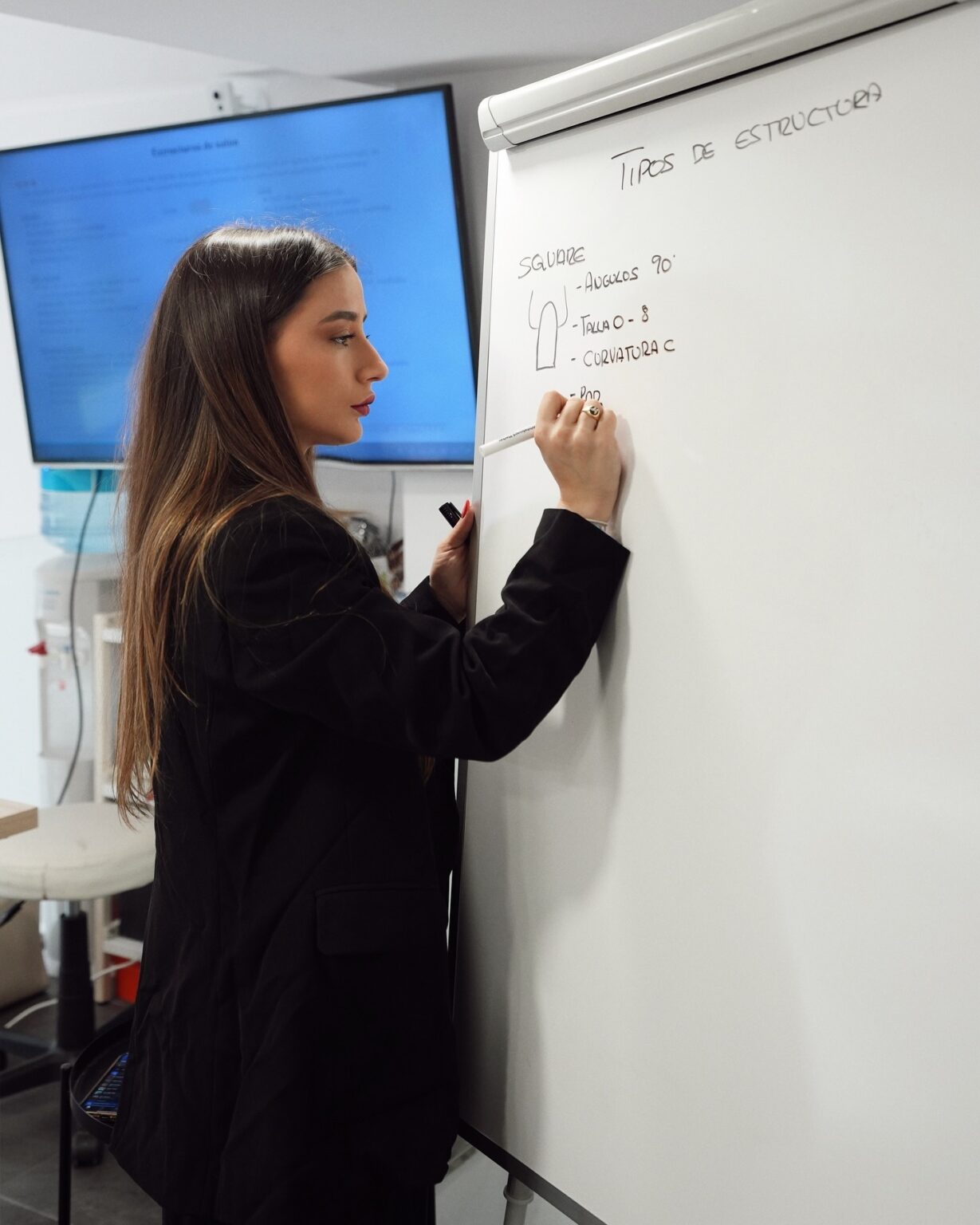 It Nails by Denisse Rubio: Formación para manicuristas en Gijón